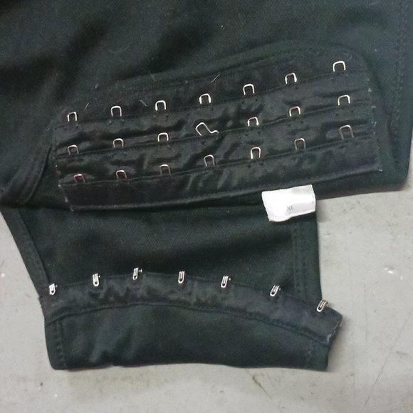 black chest binder - Picture 2 of 3